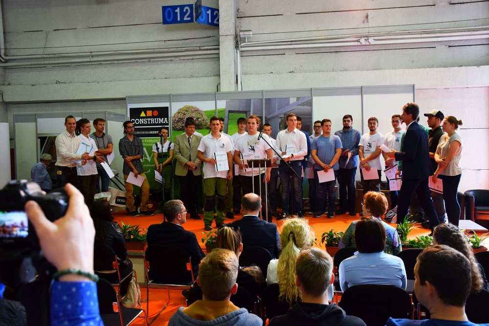 https://tudastar.makeosz.hu/wp-content/uploads/2025/04/comstruma2018.jpg